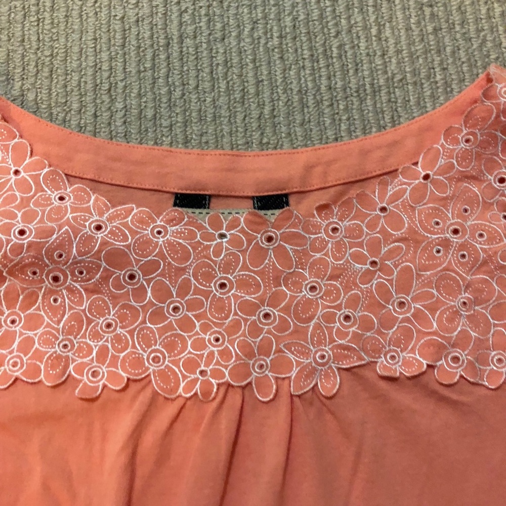 Flirty embroidered Ric Rac tee. - Picture 3 of 3